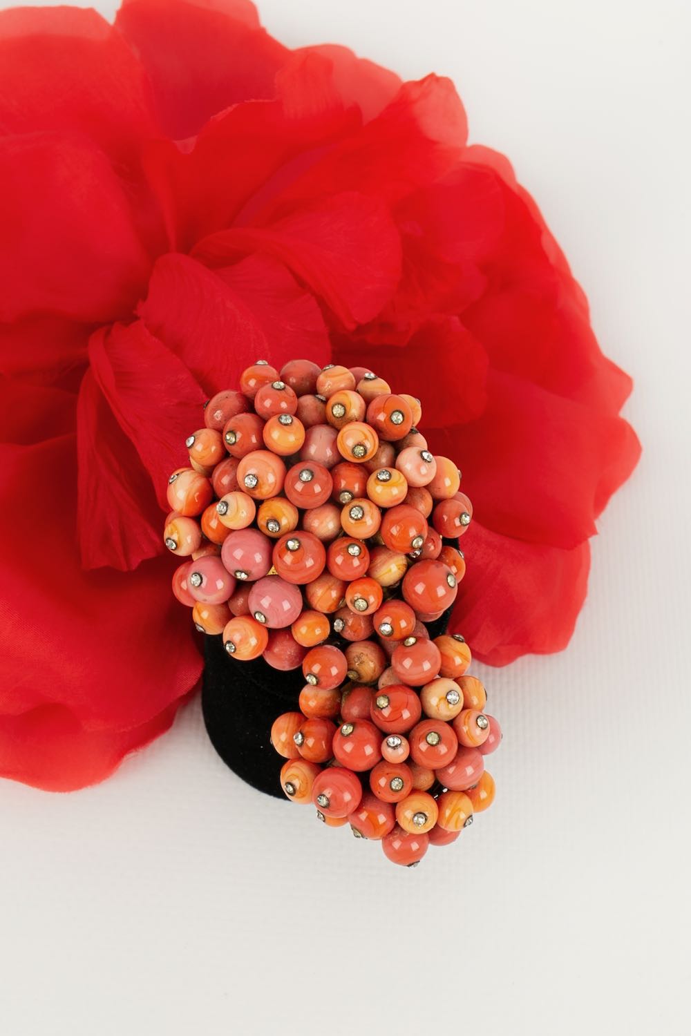 Broche de perles corail Gripoix