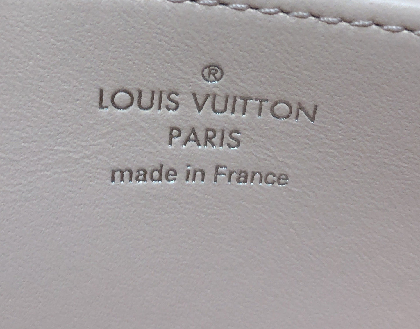 Louis Vuitton Zippy Wallet Mahina Leather