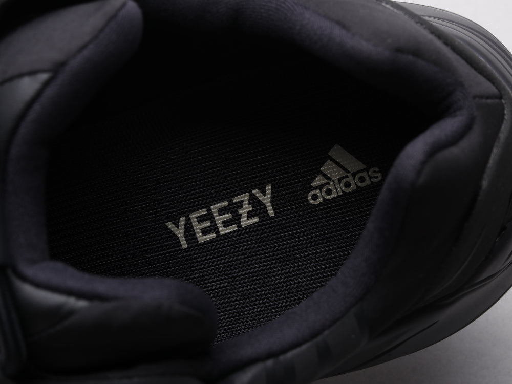 GLM - Yzy 700 Dark Glow Sneaker