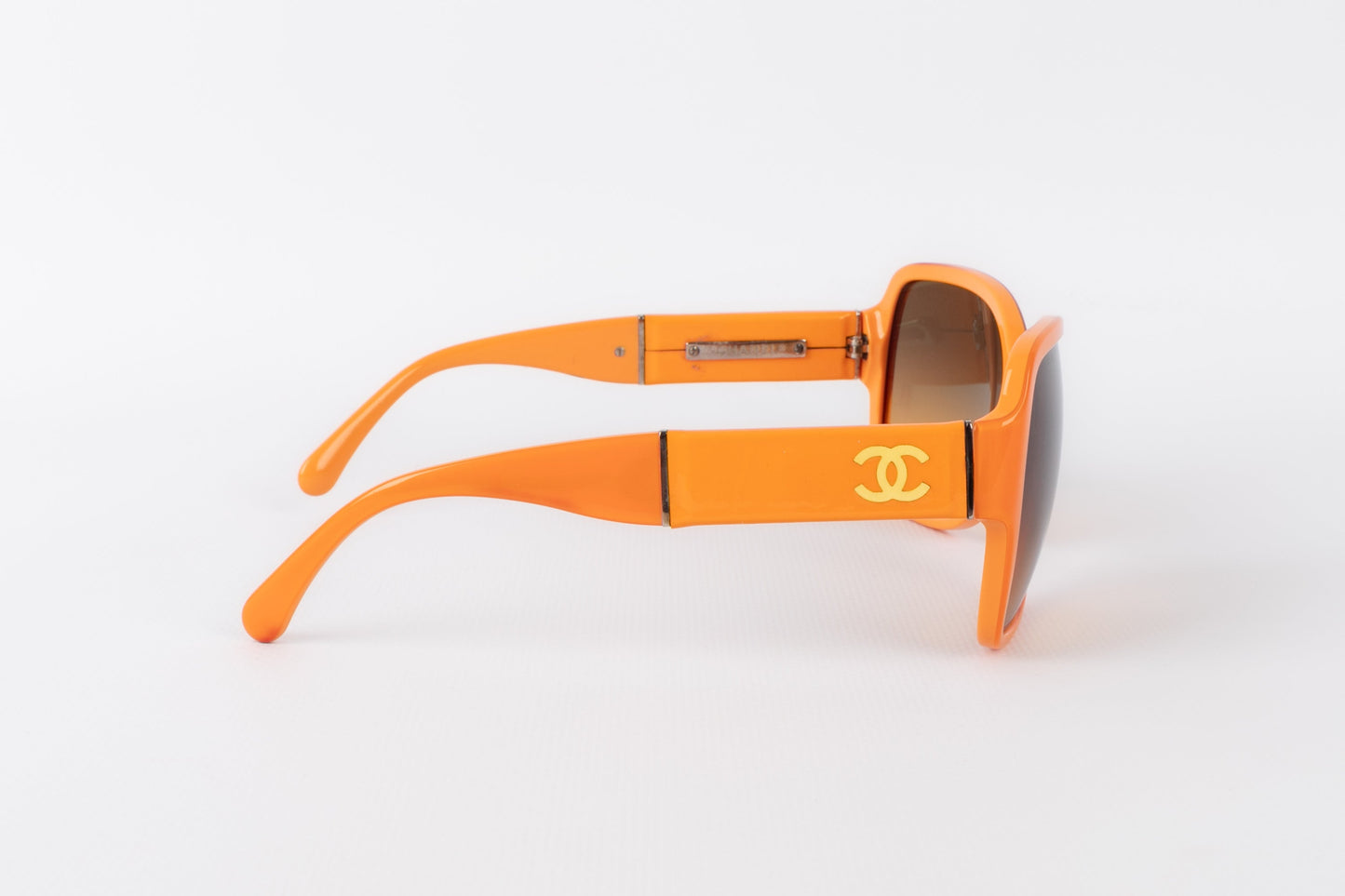 Lunettes de soleil oranges Chanel