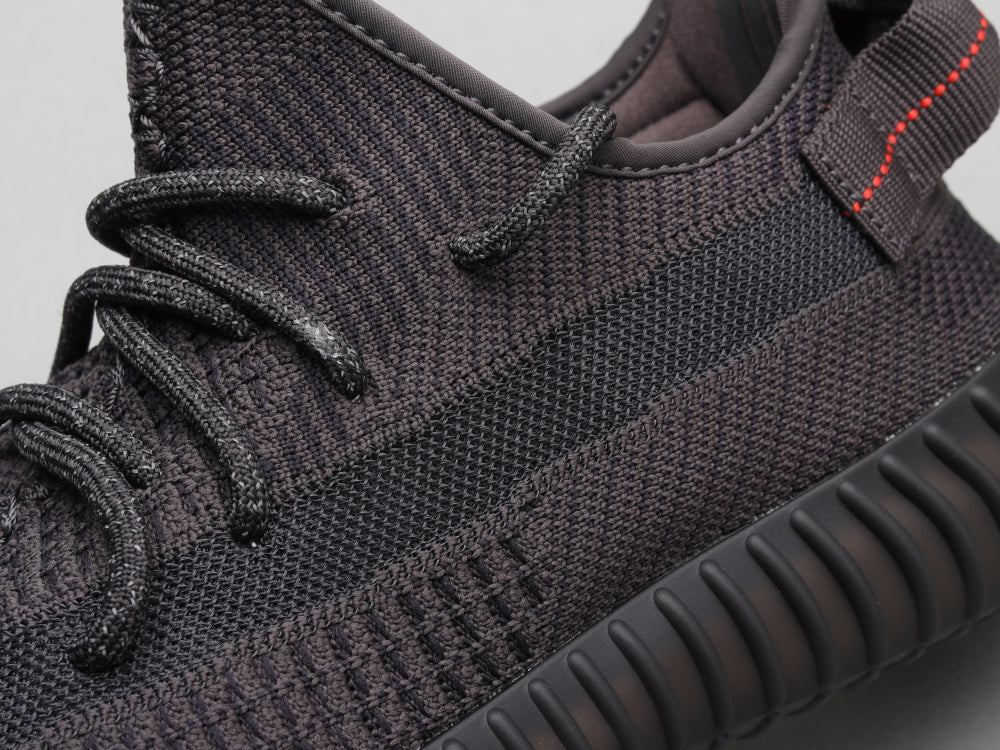 GLM - Yzy 350 Black Angel Sneaker