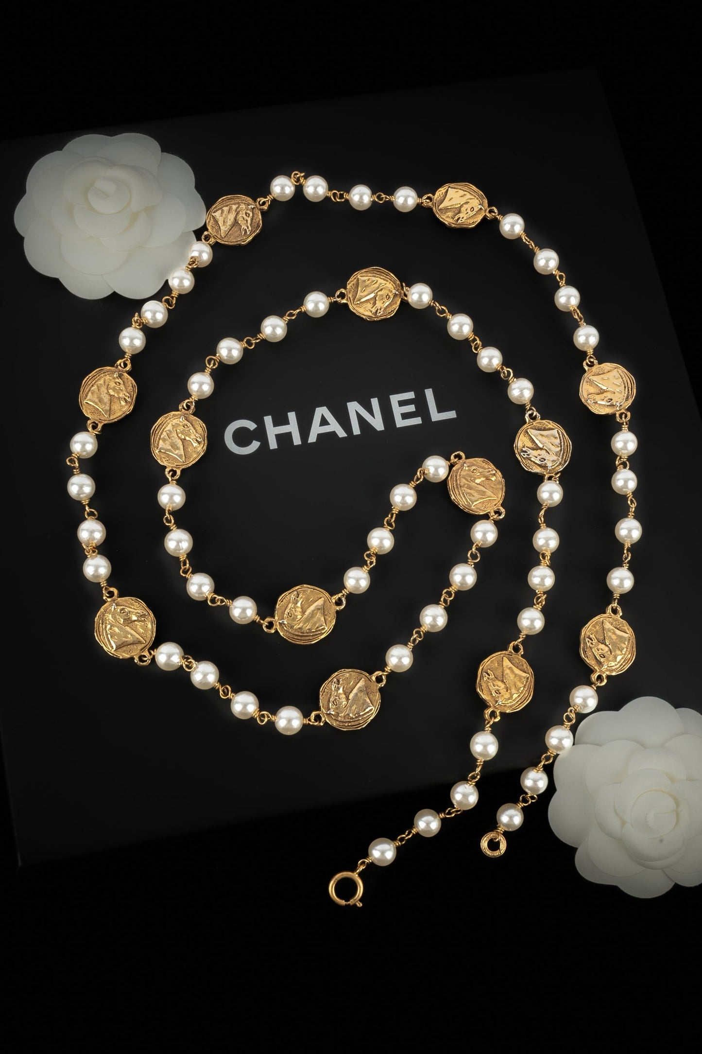 Collier de perles Chanel