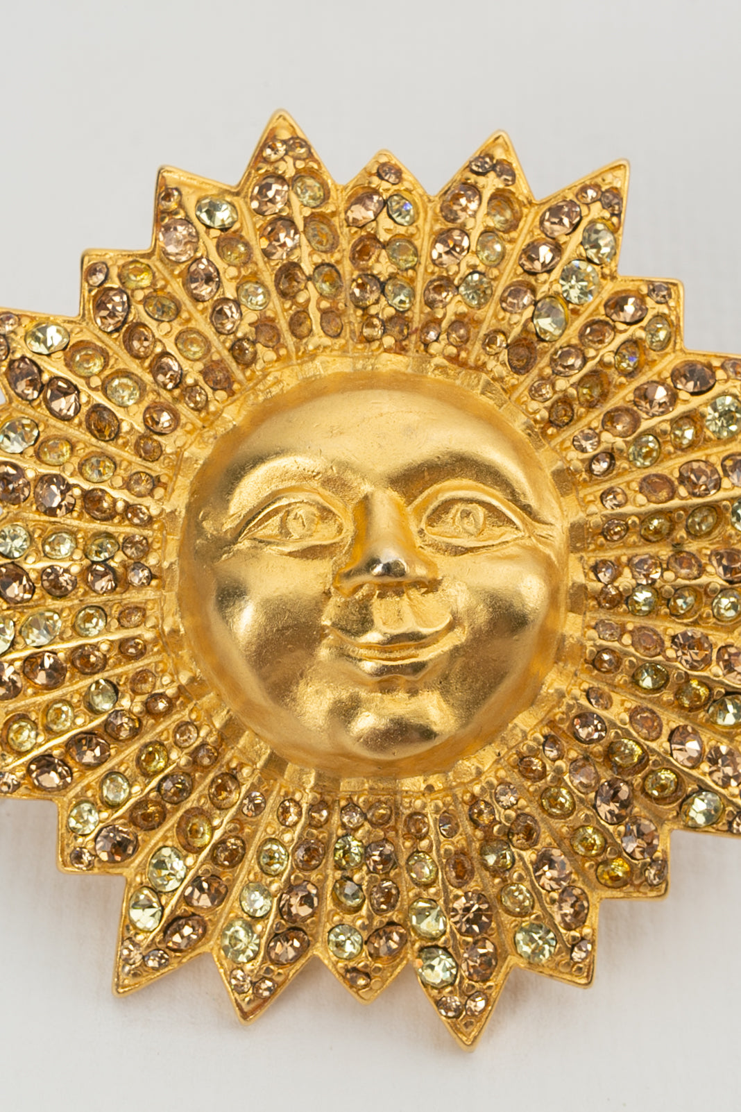 Broche soleil Karl Largerfeld