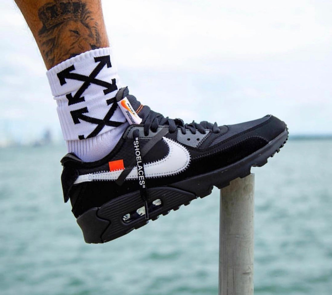GLM - Max90 black and white