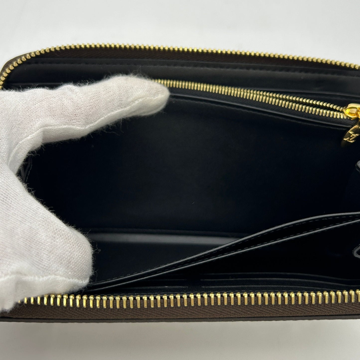 Louis Vuitton Giant Reverse Monogram Zippy Wallet ITBG7E7E0HNQ