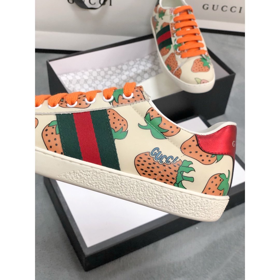 GLM-GCI  ACE LEATHER SNEAKER WITH  STRAWBERRY 107