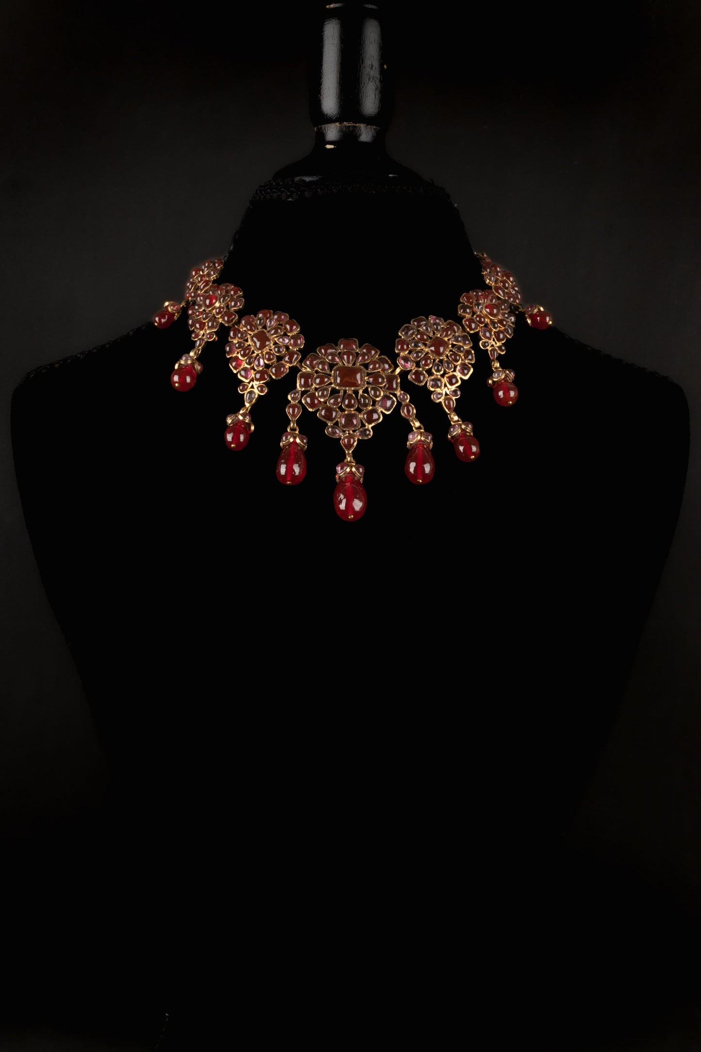 Collier en pÃ¢te de verre Chanel