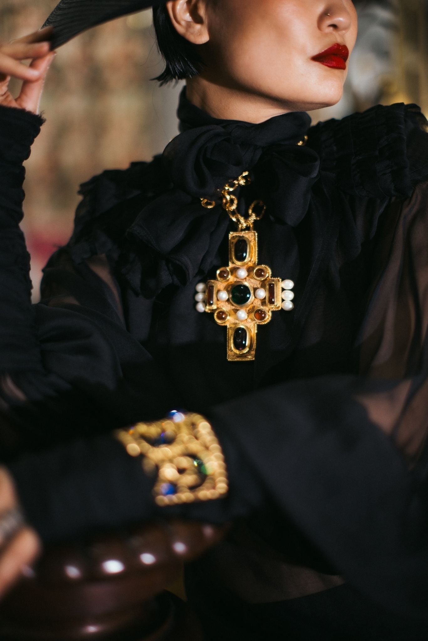 Collier pendentif croix Chanel