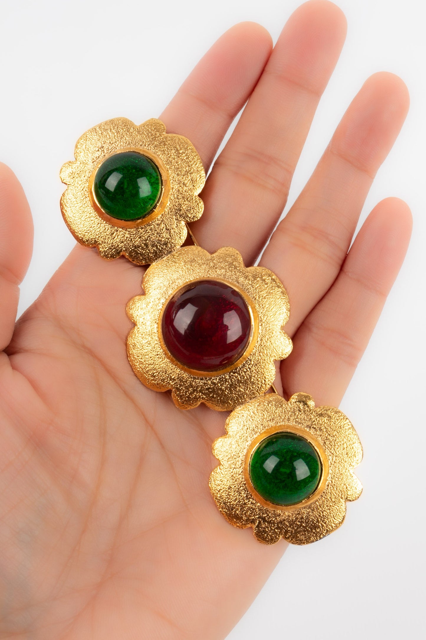 Broche dorÃ©e Chanel 1980s