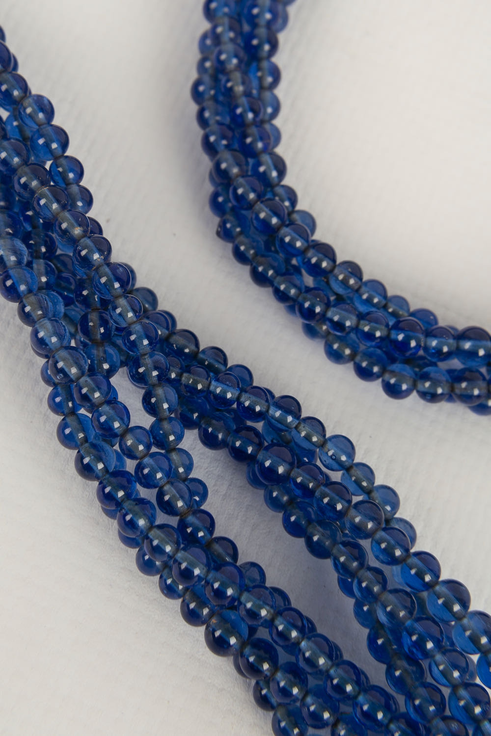 Collier en verre ancien