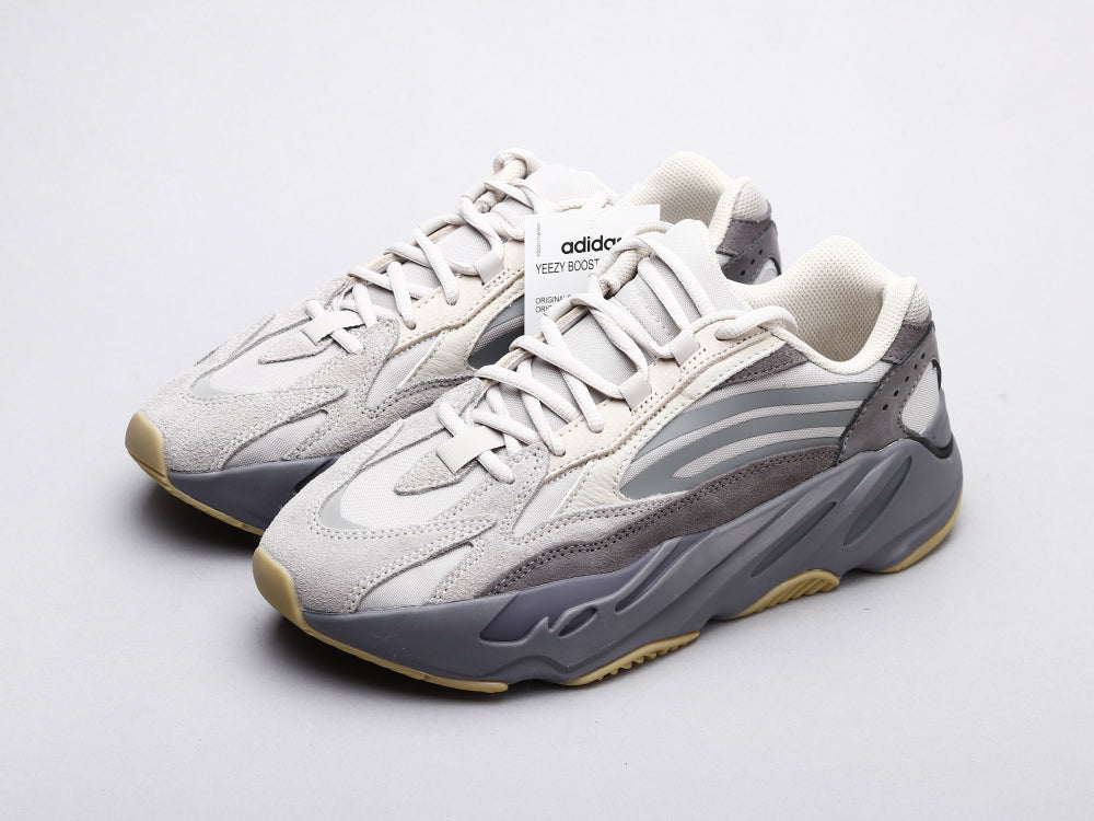 GLM - Yzy 700 Volcanic Ash Sneaker