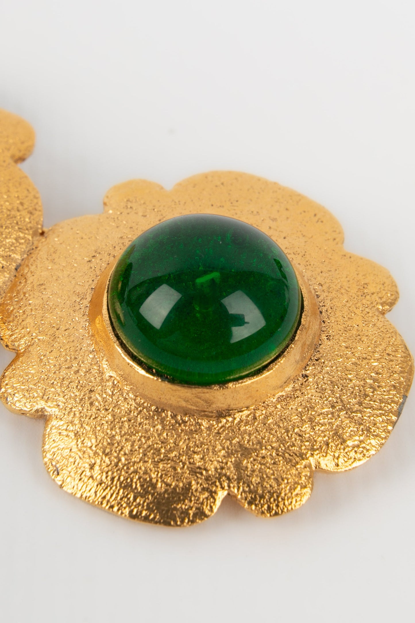 Broche dorÃ©e Chanel 1980s