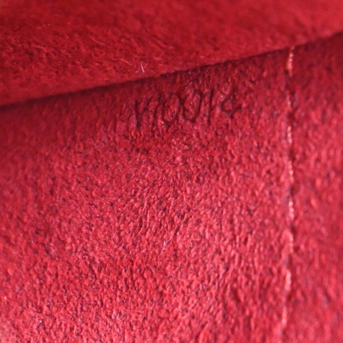 Louis Vuitton Excentri Cité  Canvas Handbag ()