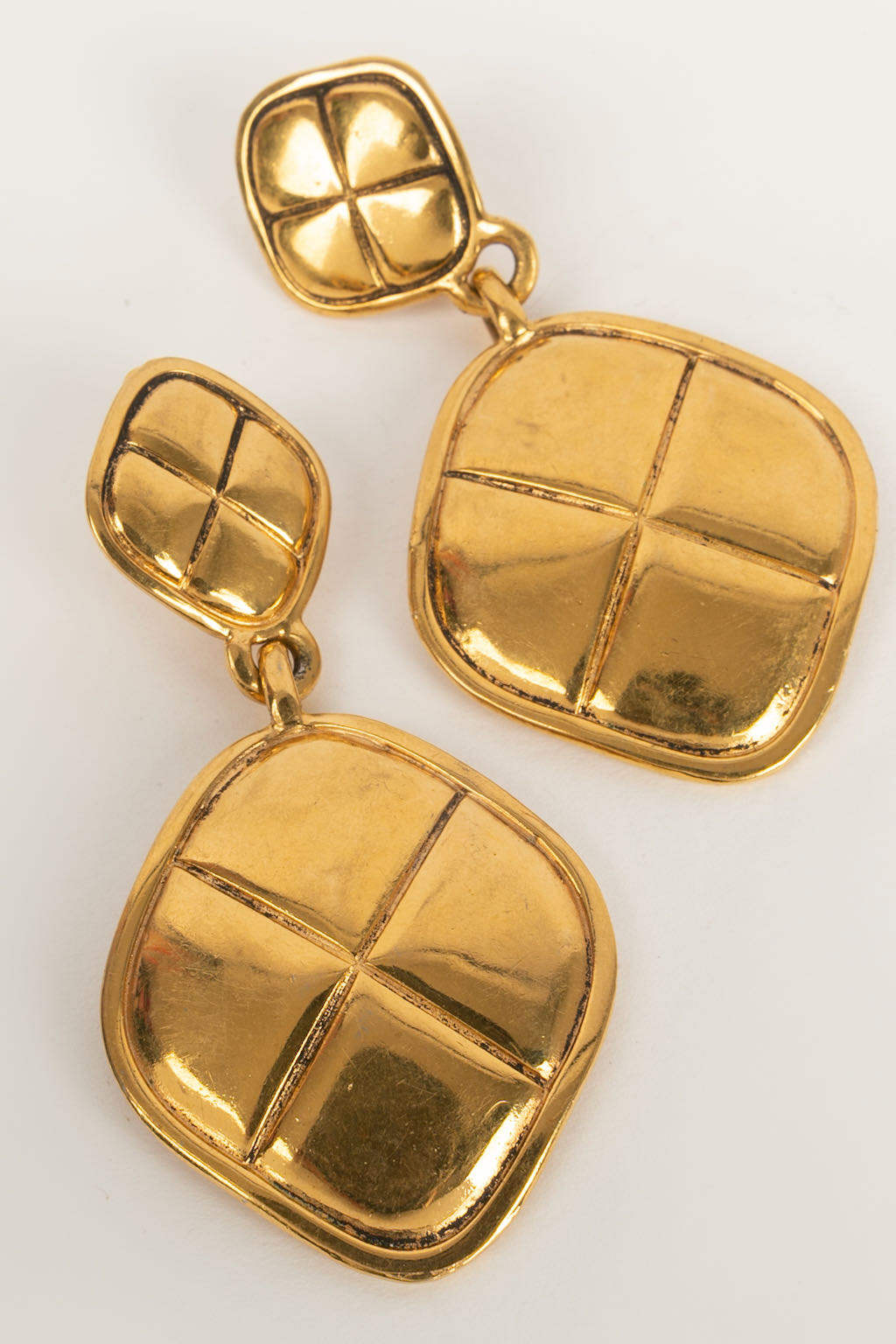 Boucles d'oreilles matelassÃ©es Chanel