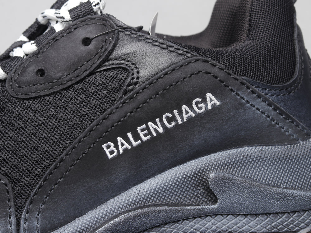 GLM - Bla Triple S Air Cushion Black Sneaker