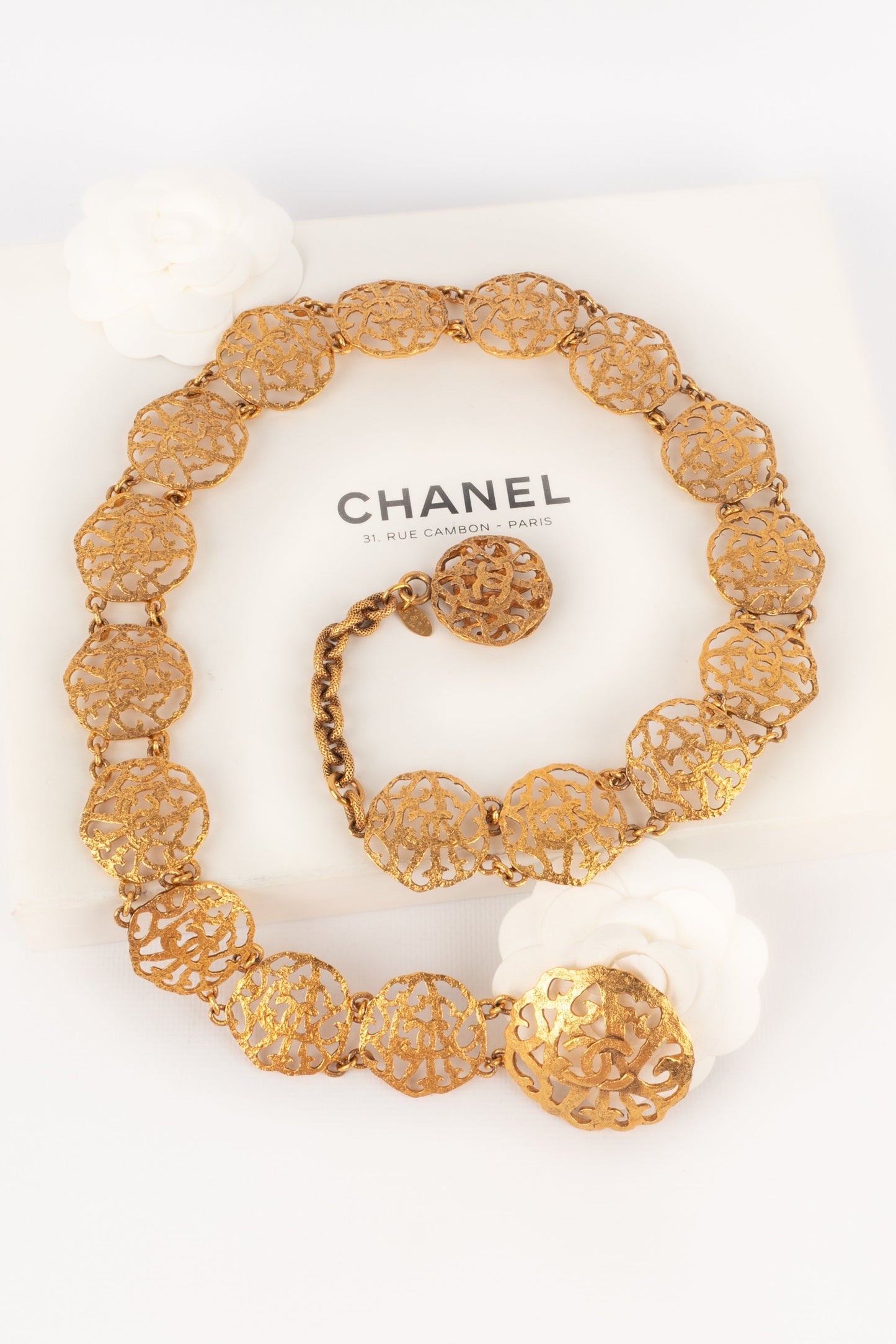 Ceinture dorÃ©e Chanel 1990's