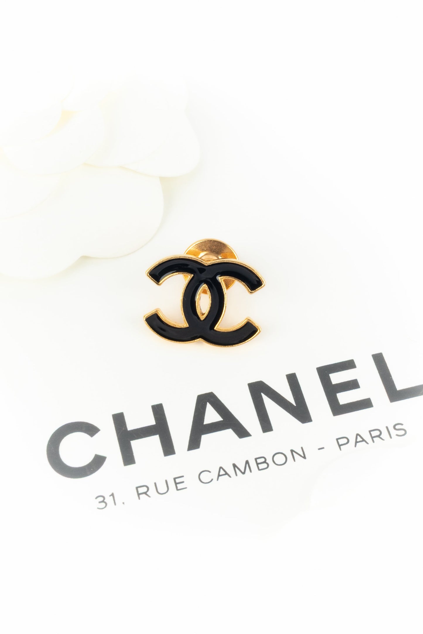 Broche / pins Chanel 2002