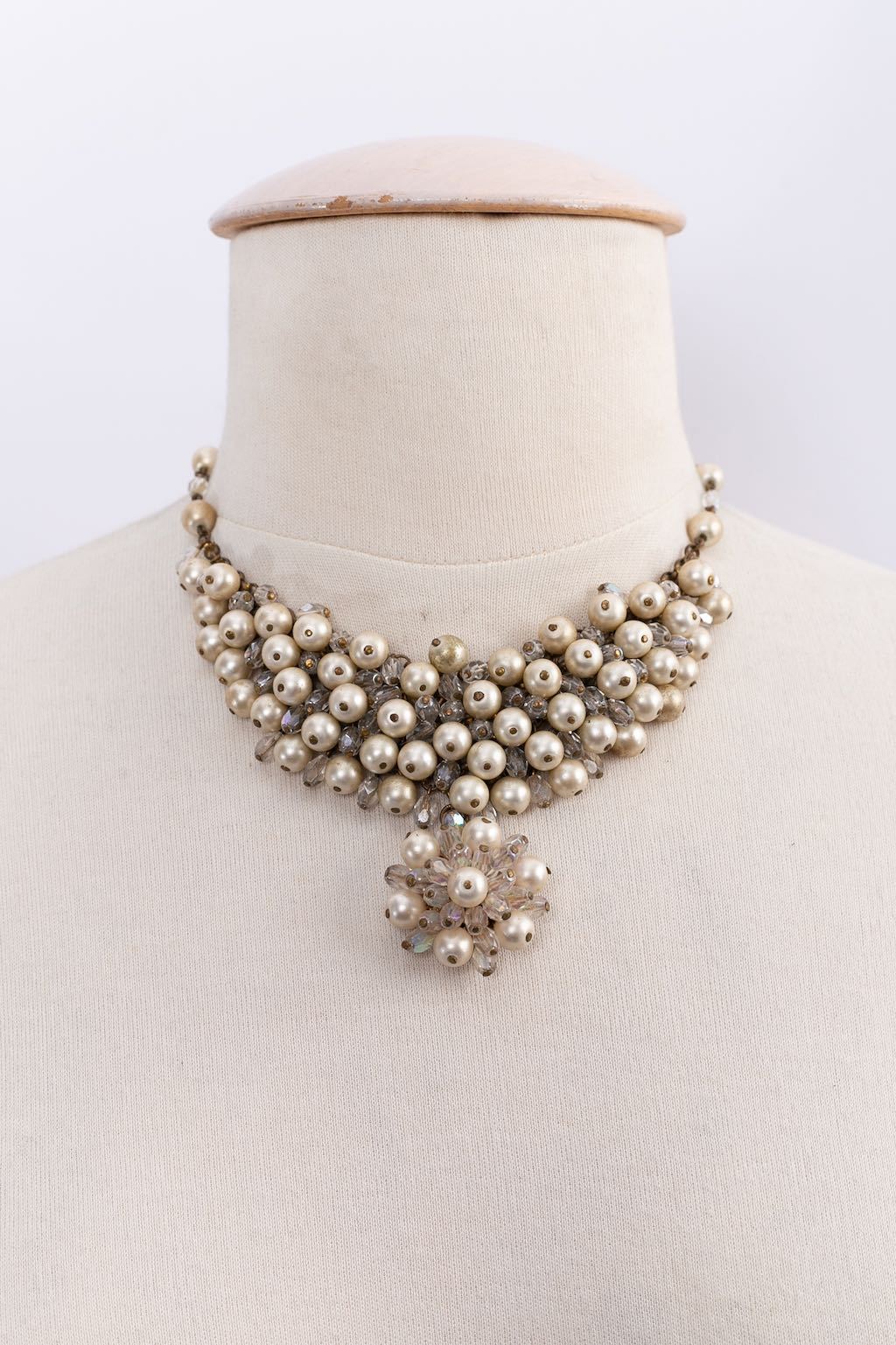 Collier de perles nacrÃ©es Chanel (Non signÃ©)
