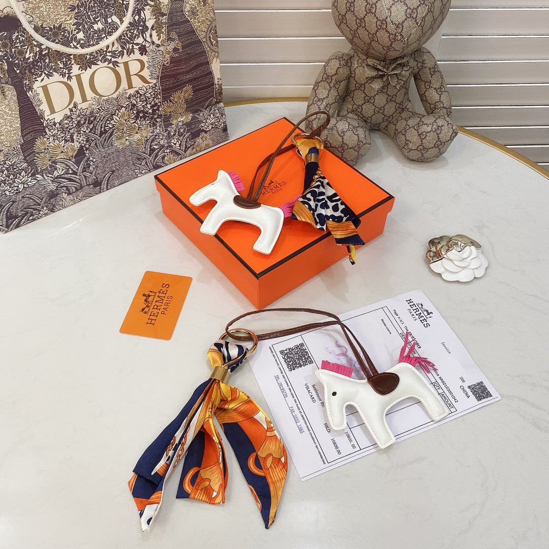GLM -Top Quality Keychains LUV 088