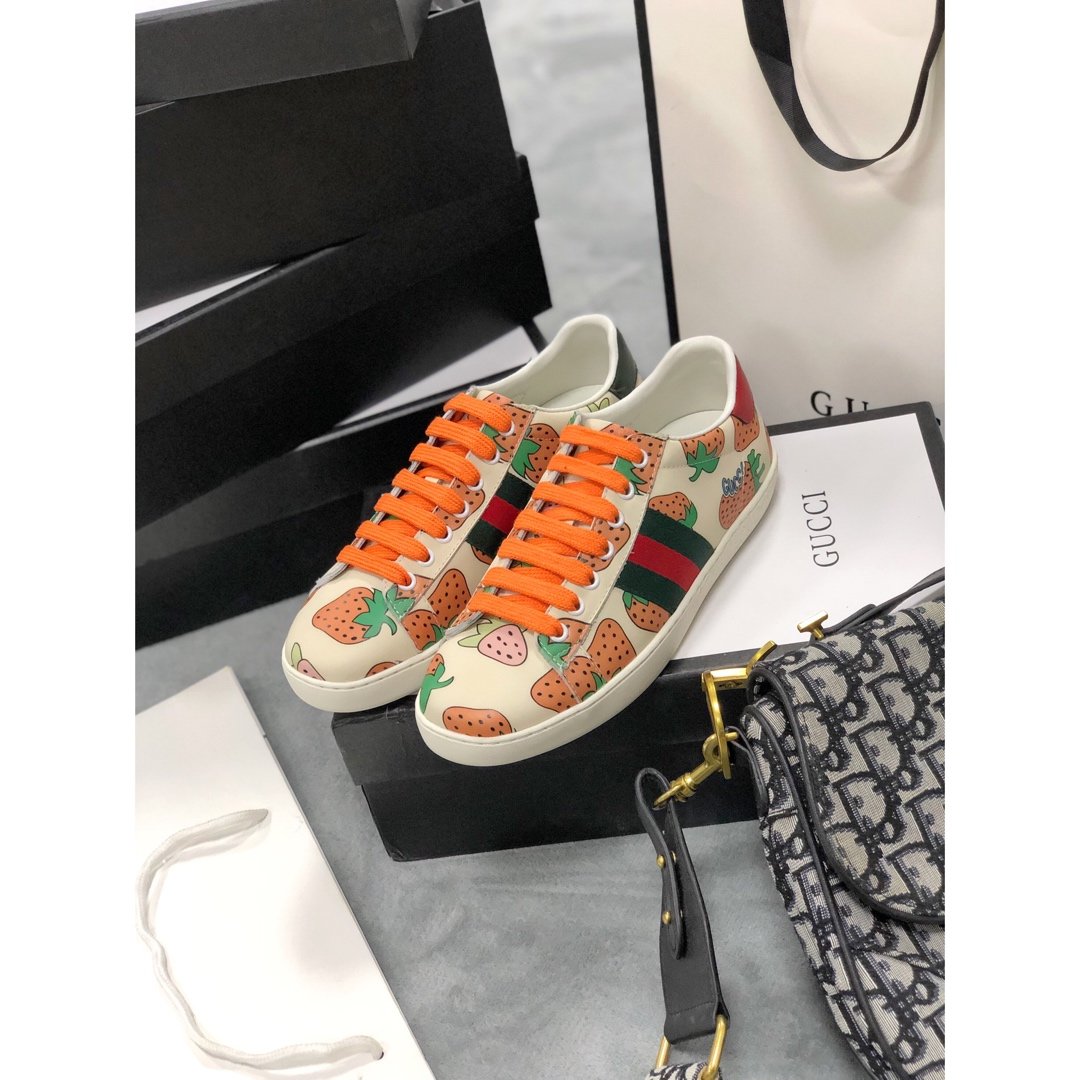 GLM-GCI  ACE LEATHER SNEAKER WITH  STRAWBERRY 107