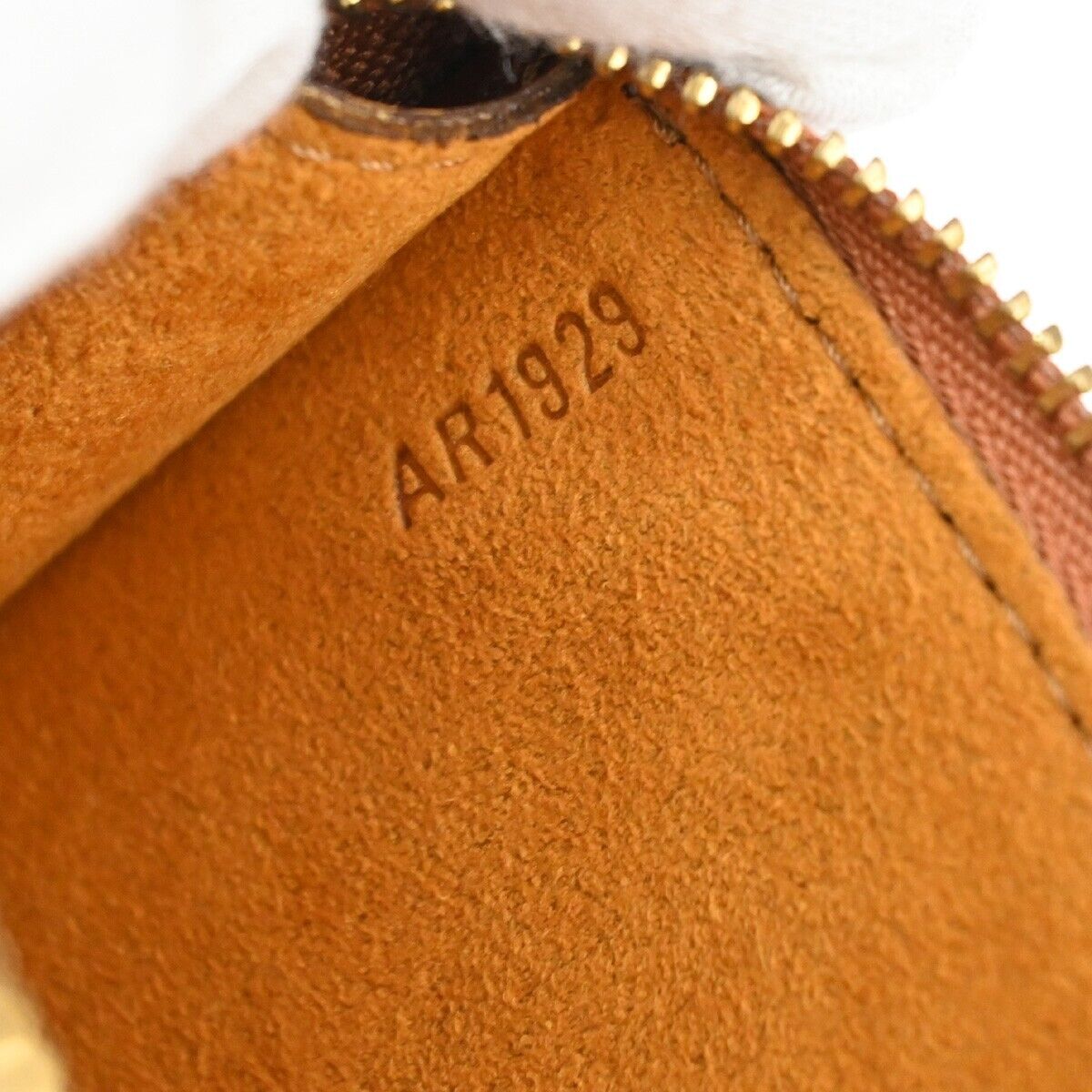 Louis Vuitton Pochette Accessoires  Leather Clutch Bag ()