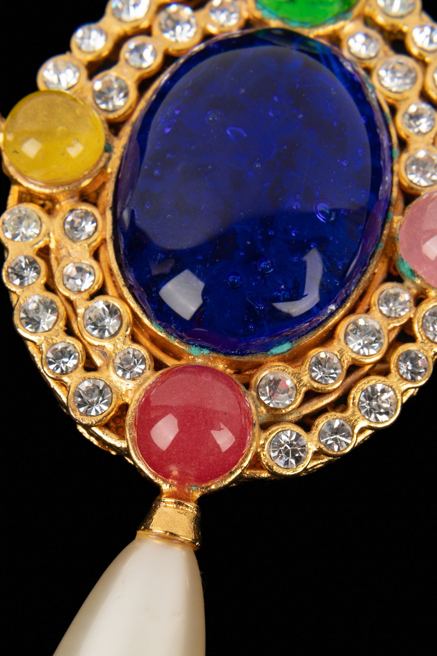Imposante broche en pÃ¢te de verre Chanel