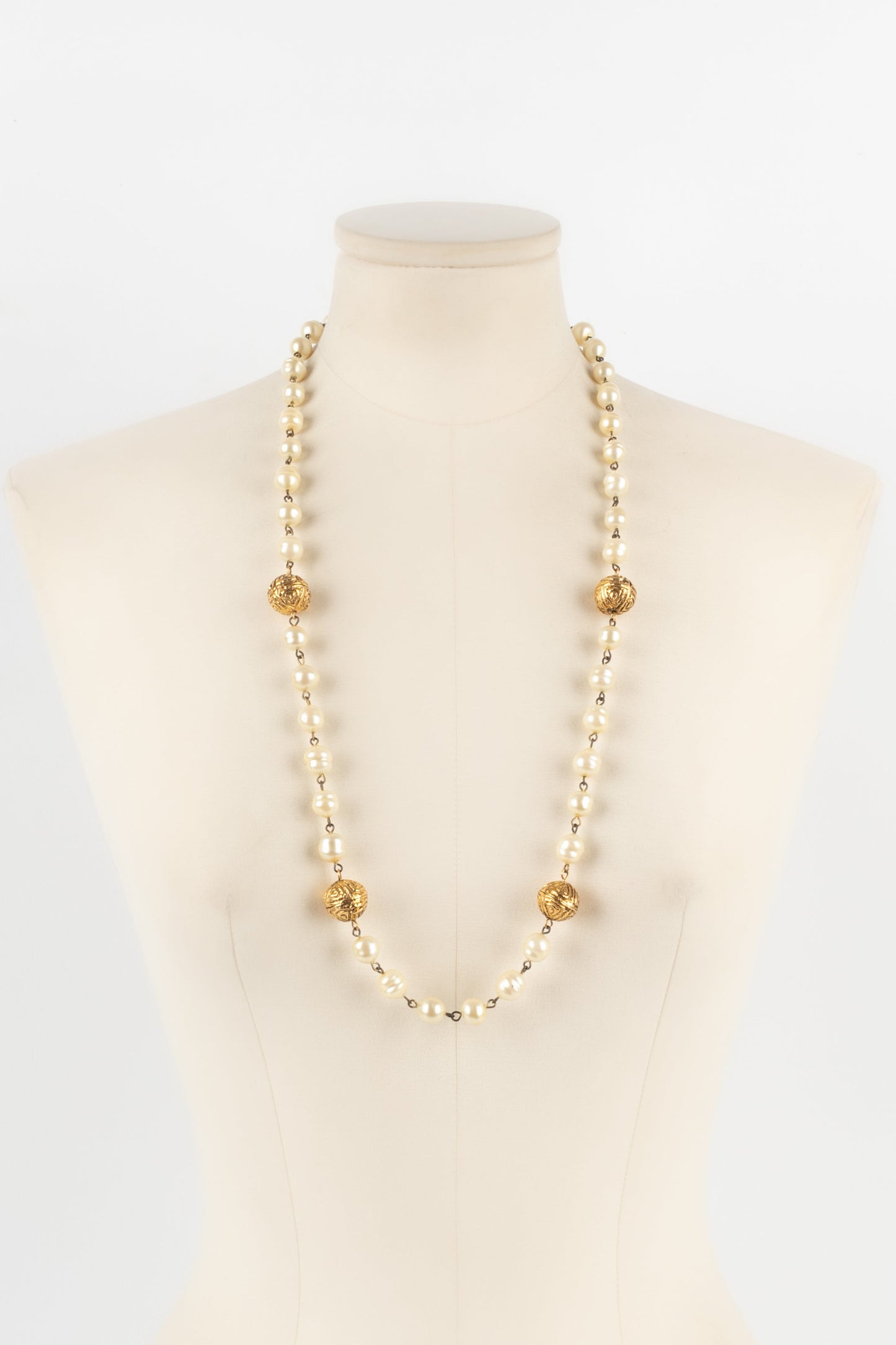 Collier de perles nacrÃ©es Chanel