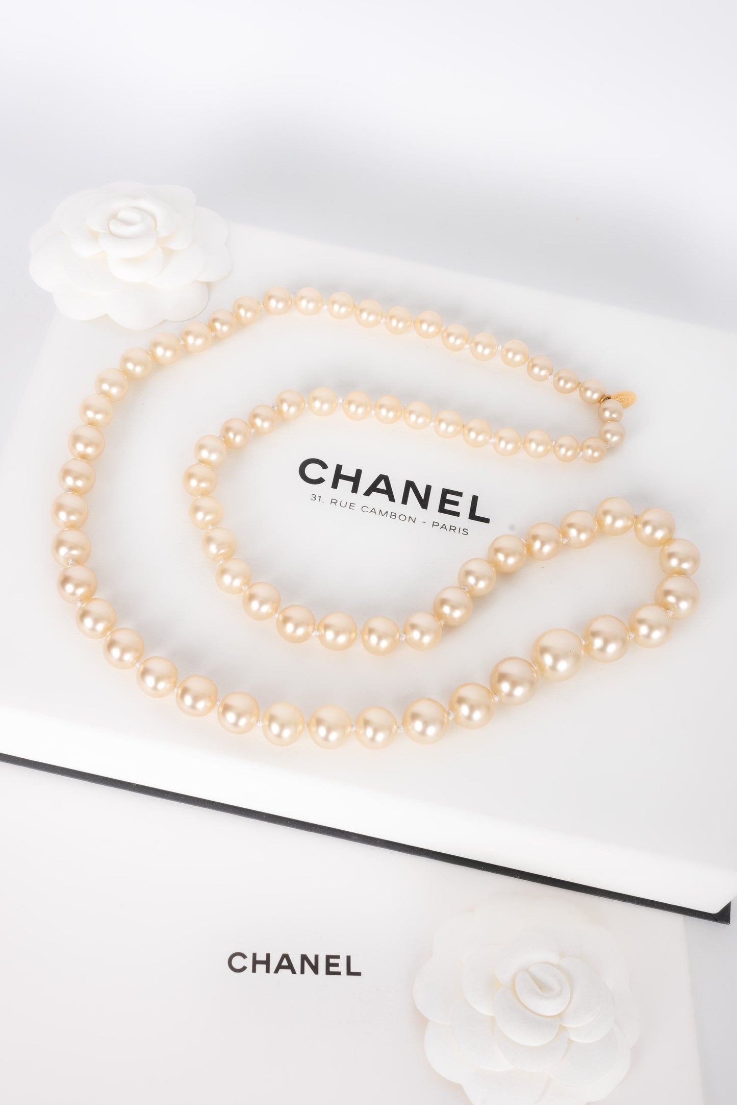 Collier de perles nacrÃ©es Chanel