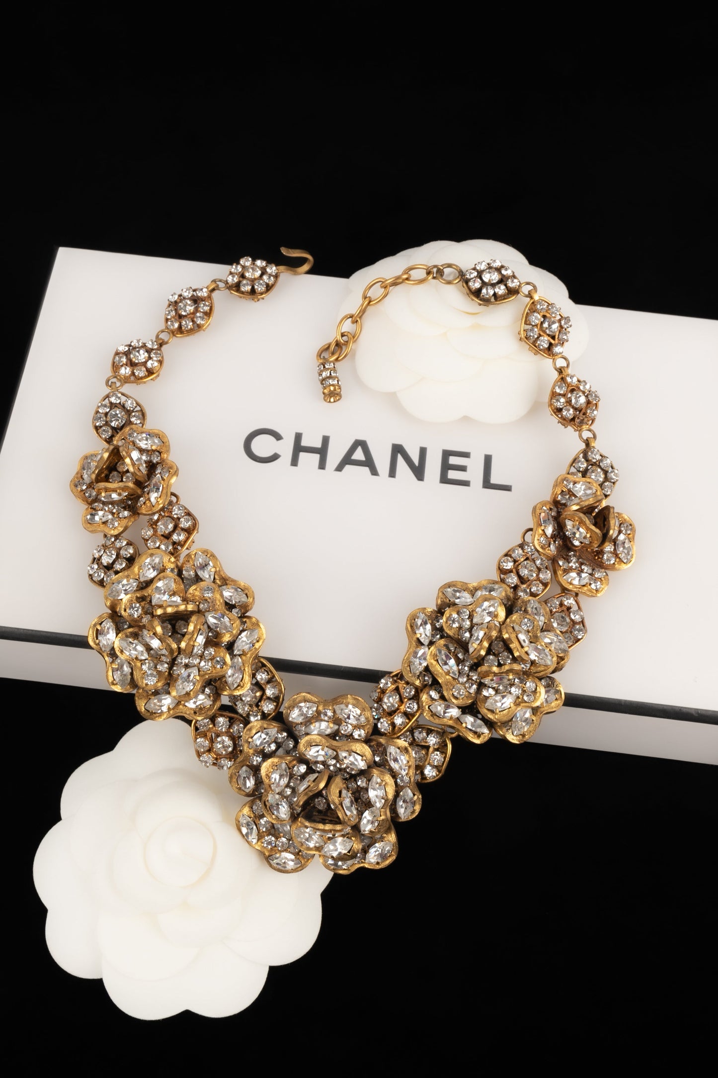 Collier camÃ©lia Chanel Haute Couture