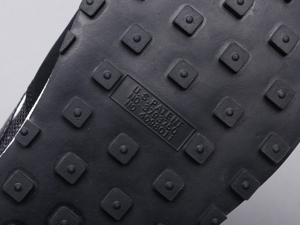 GLM - NKE Waffle Black & White