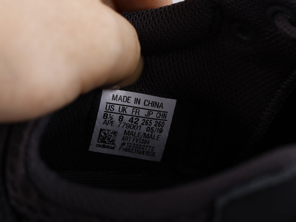 GLM - Yzy 700 Raw Rubber Black Sneaker