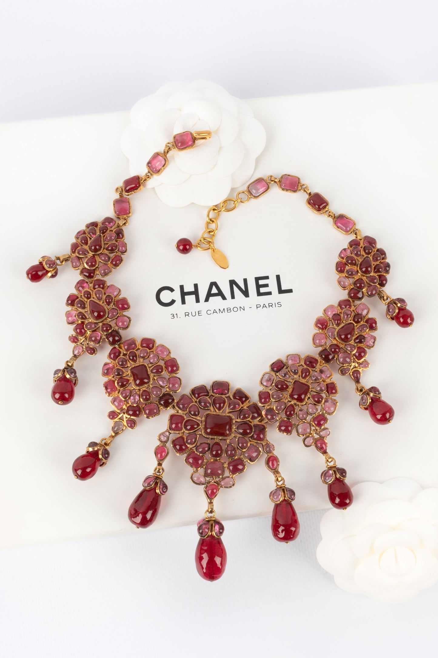 Collier en pÃ¢te de verre Chanel