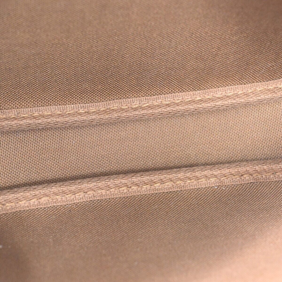 Louis Vuitton Pochette Accessoires  Canvas Clutch Bag ()