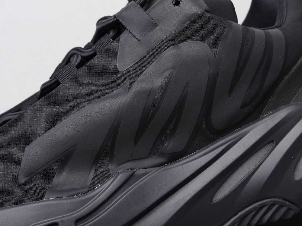 GLM - Yzy 700 Dark Glow Sneaker