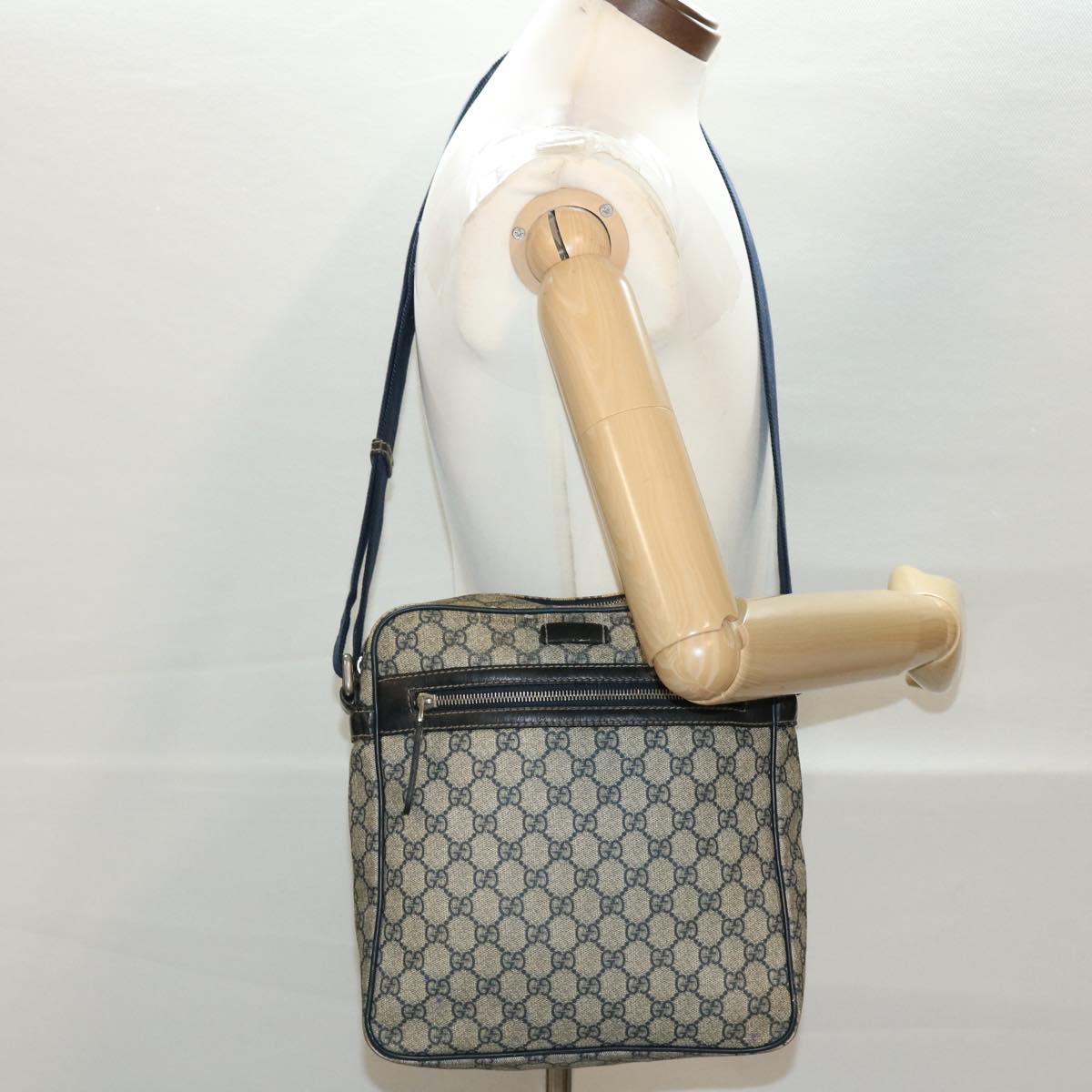 GUCCI GG Canvas Shoulder Bag PVC Leather Navy Beige 201448 40369