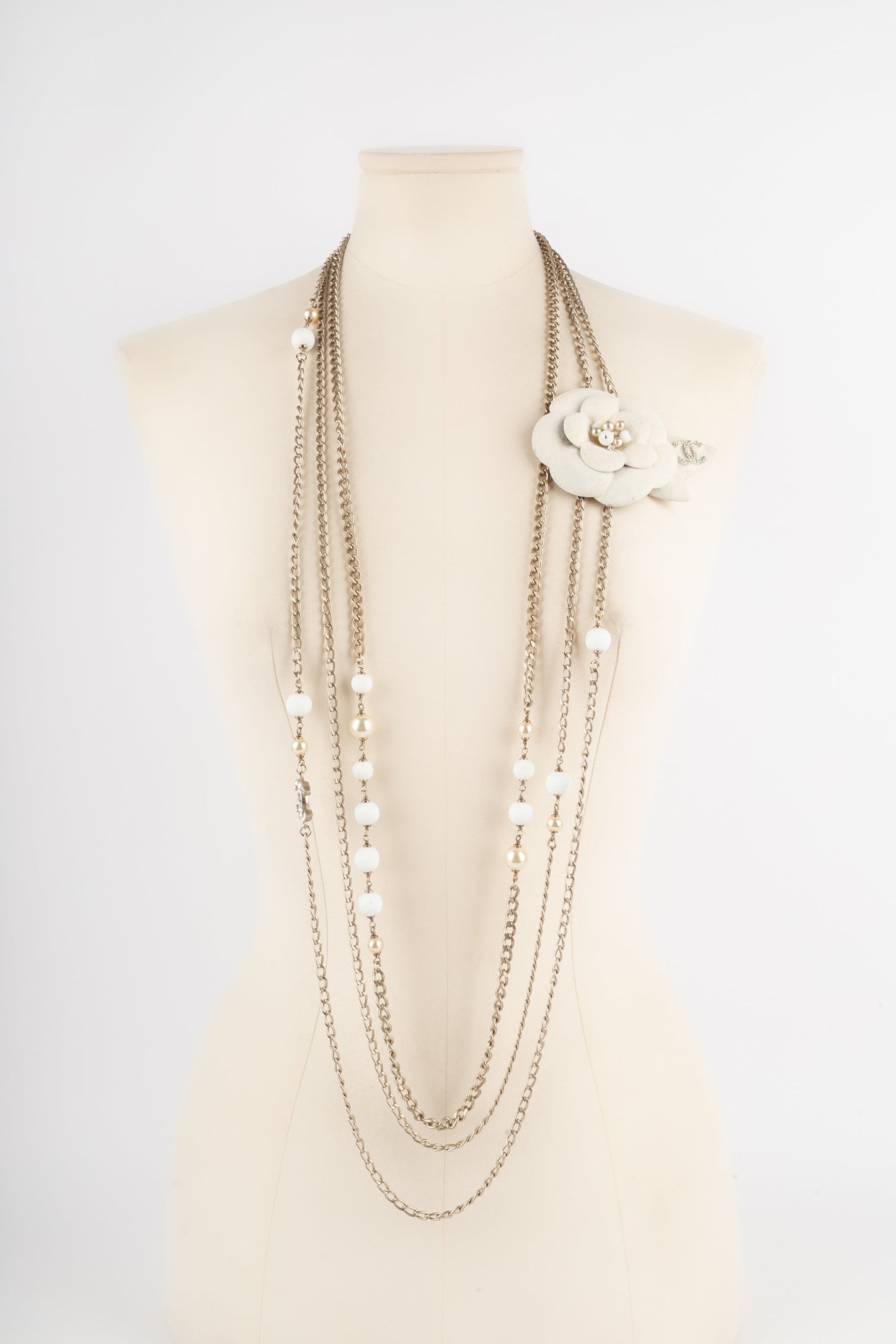 Collier camÃ©lia Chanel 2005