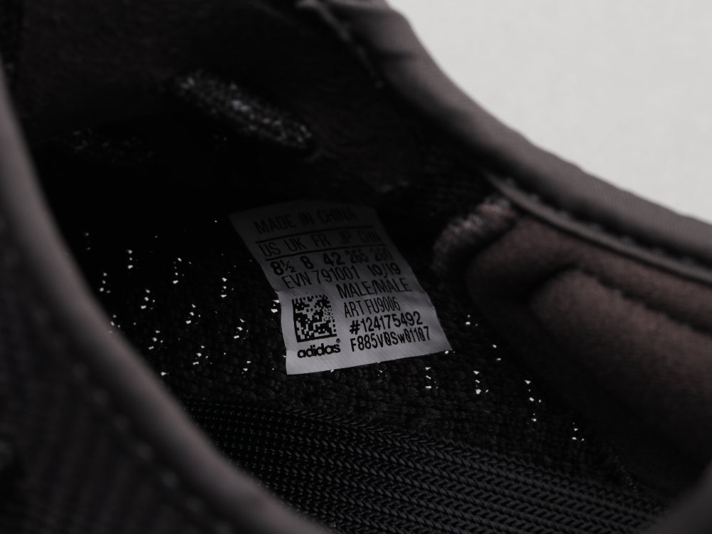 GLM - Yzy 350 Black Angel Sneaker
