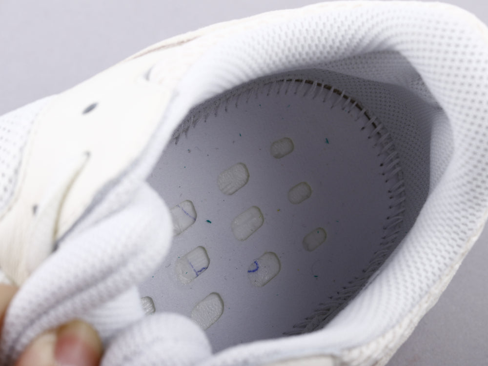 GLM - Yzy 700 Analog Beige Sneaker