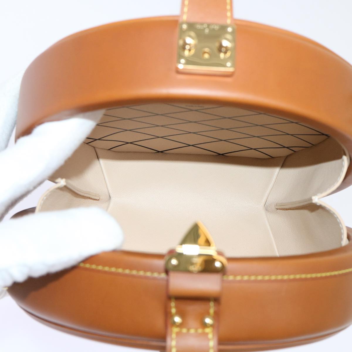 Louis Vuitton  Leather Shoulder Bag ()