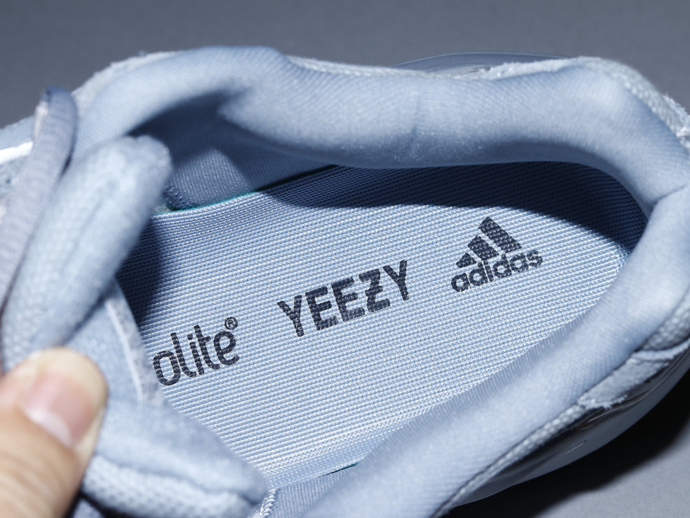 GLM - Yzy 700 Hospital Blue Sneaker