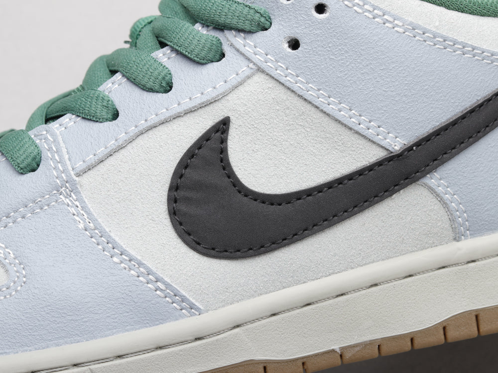 GLM - NKE SB Dunk Low ???Maple Leaf???