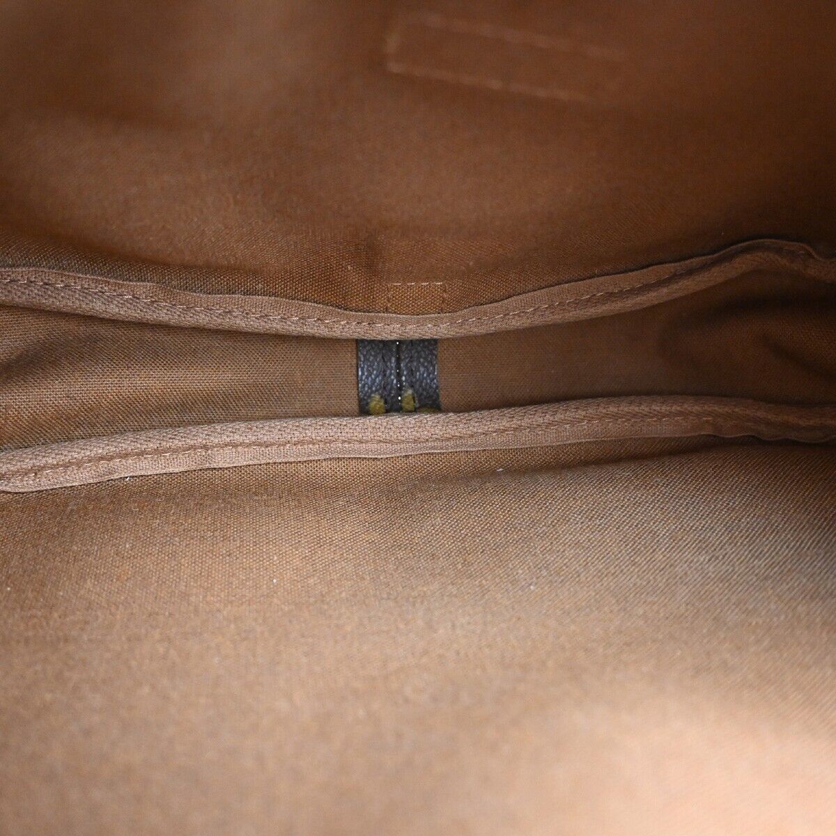 Louis Vuitton Saumur 30  Canvas Shoulder Bag ()