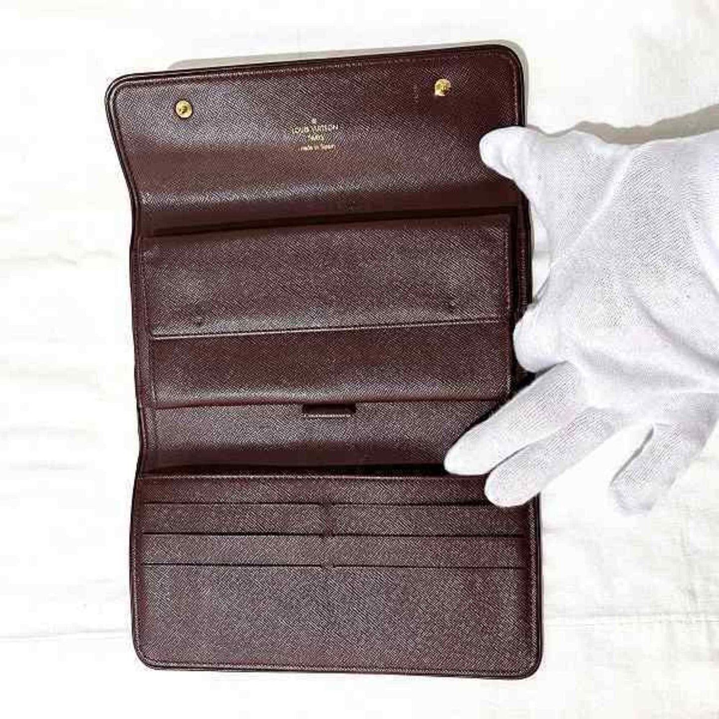 Louis Vuitton International  Canvas Wallet  ()