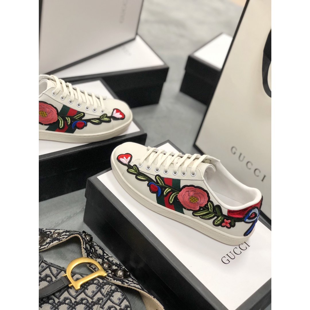 GLM-GCI Ace Embroidered 'Floral Sneaker 081