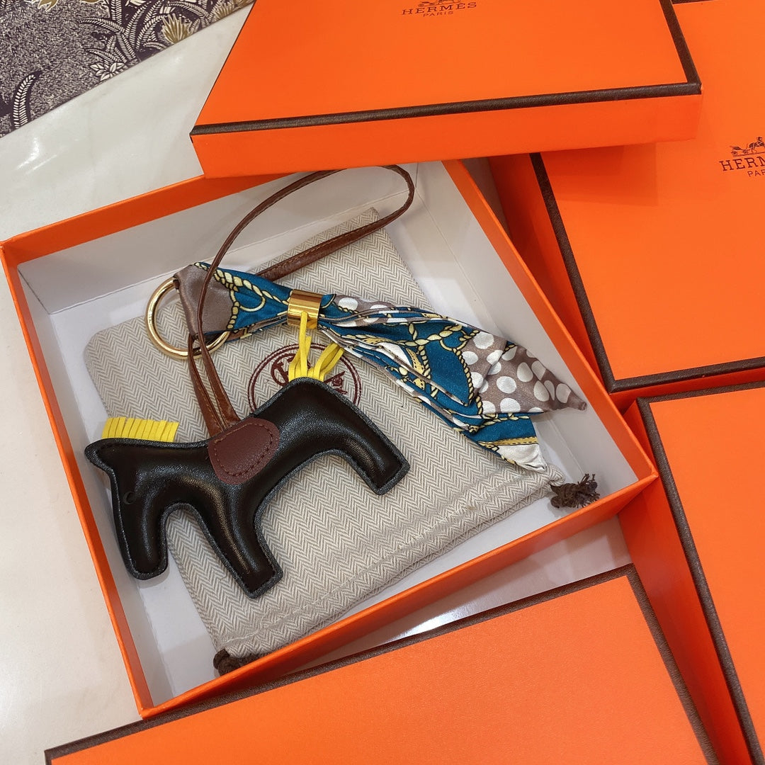 GLM -Top Quality Keychains LUV 087