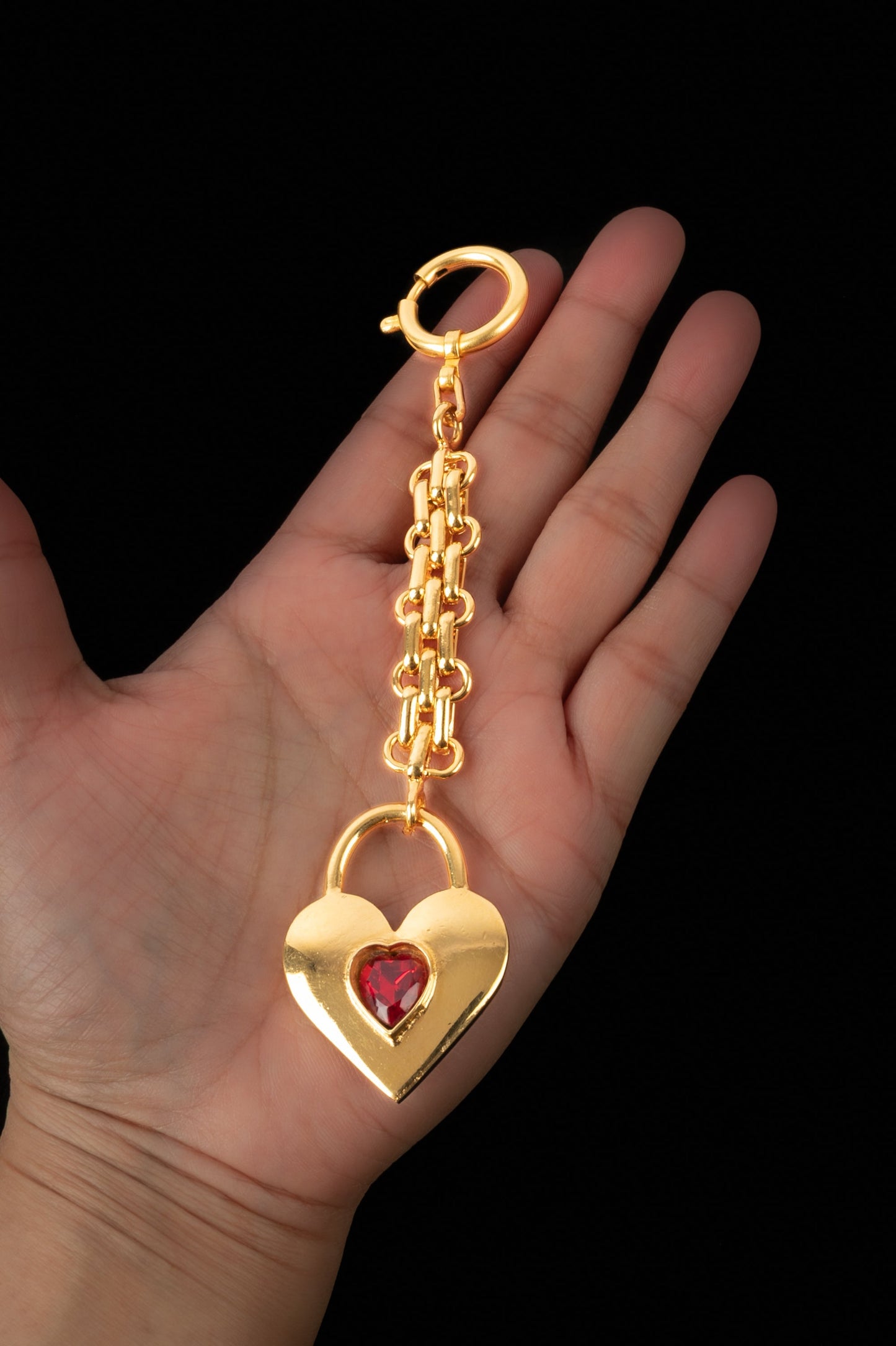 Porte clÃ© coeur Chanel 1988