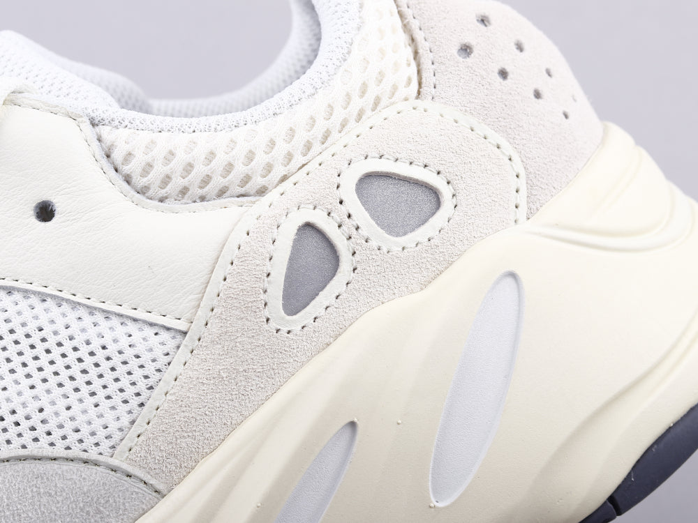 GLM - Yzy 700 Analog Beige Sneaker