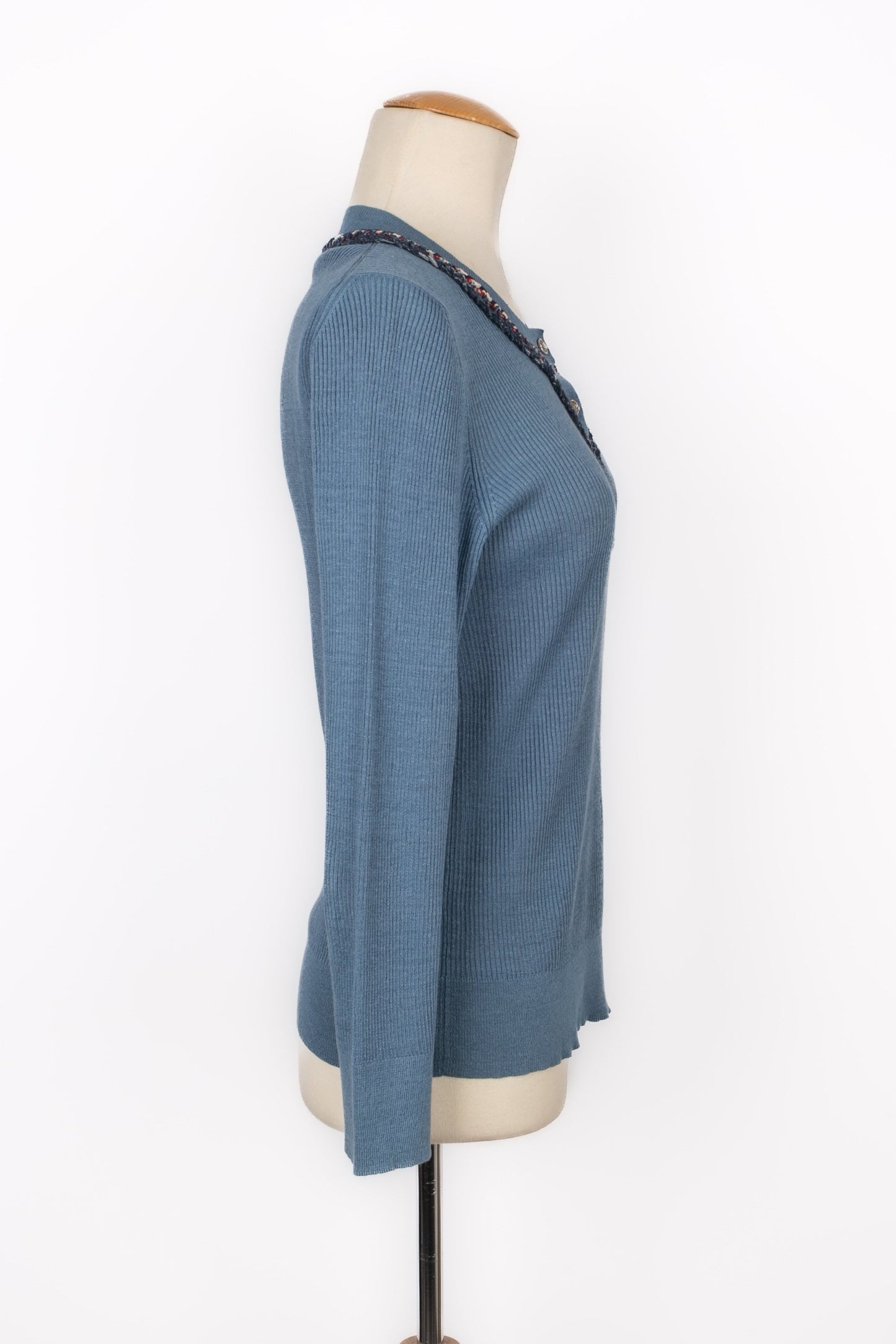 Haut bleu  Chanel
