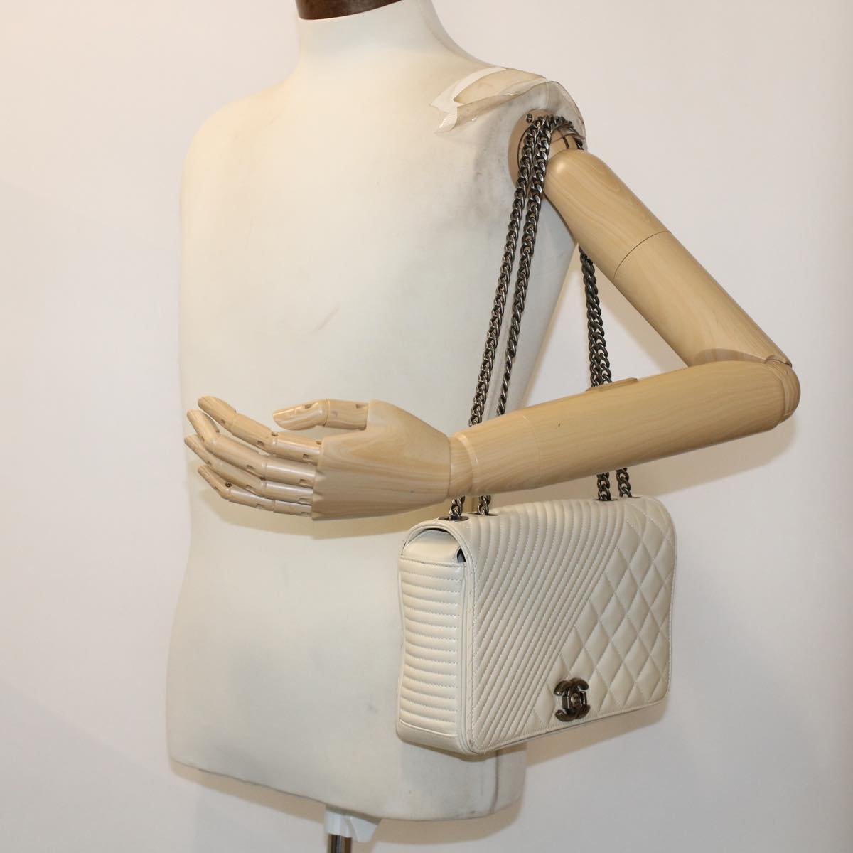 CHANEL Chevron x Matelasse Chain Shoulder Bag Lamb Skin White CC 48469A
