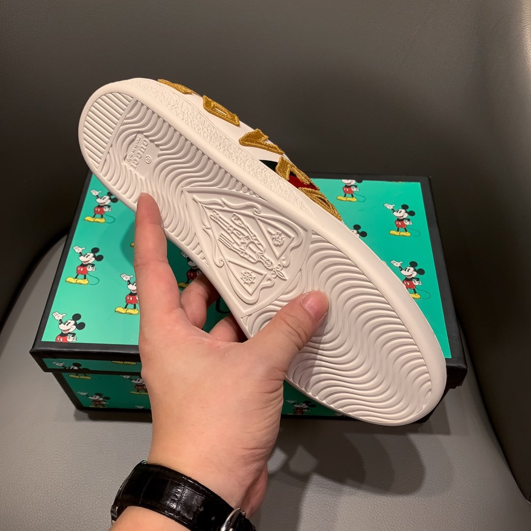 GLM-GCI  Ace Embroidered Love  SNEAKER 122